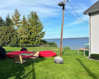 Cottage at Cast Away Kayaks Fire Pit & Game Room - Geneva - Binnenhof
