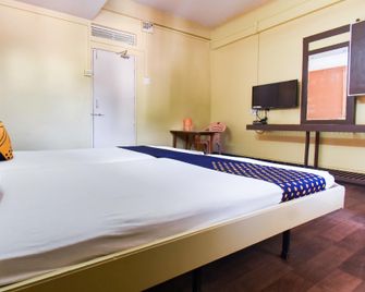 Spot On 46414 Hotel Ritesh - Solāpur - Bedroom