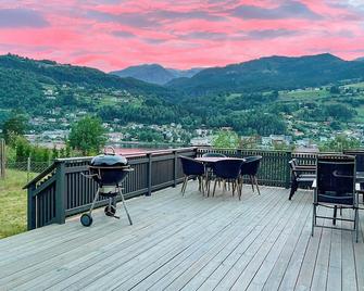 Cozy home in Ulvik with WiFi - Ulvik - Balkón