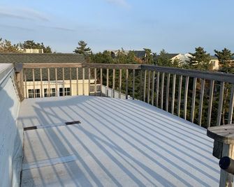 Beautiful Oceanside Family Home on Barnegat Light's Best Street - Barnegat Light - Balcony