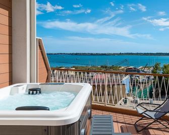 Archinuè Suite & Apartments - Syrakus - Balkon
