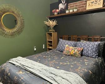 The Atrium - A Boutique Hotel - Suite 15 - Perryville - Bedroom