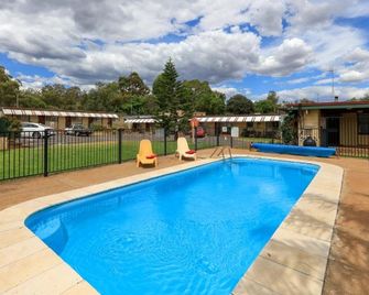 Peak Hill Golden Peak Budget Motel - Peak Hill - Pool
