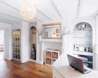 The Old Store Guest House - Chichester - Front desk