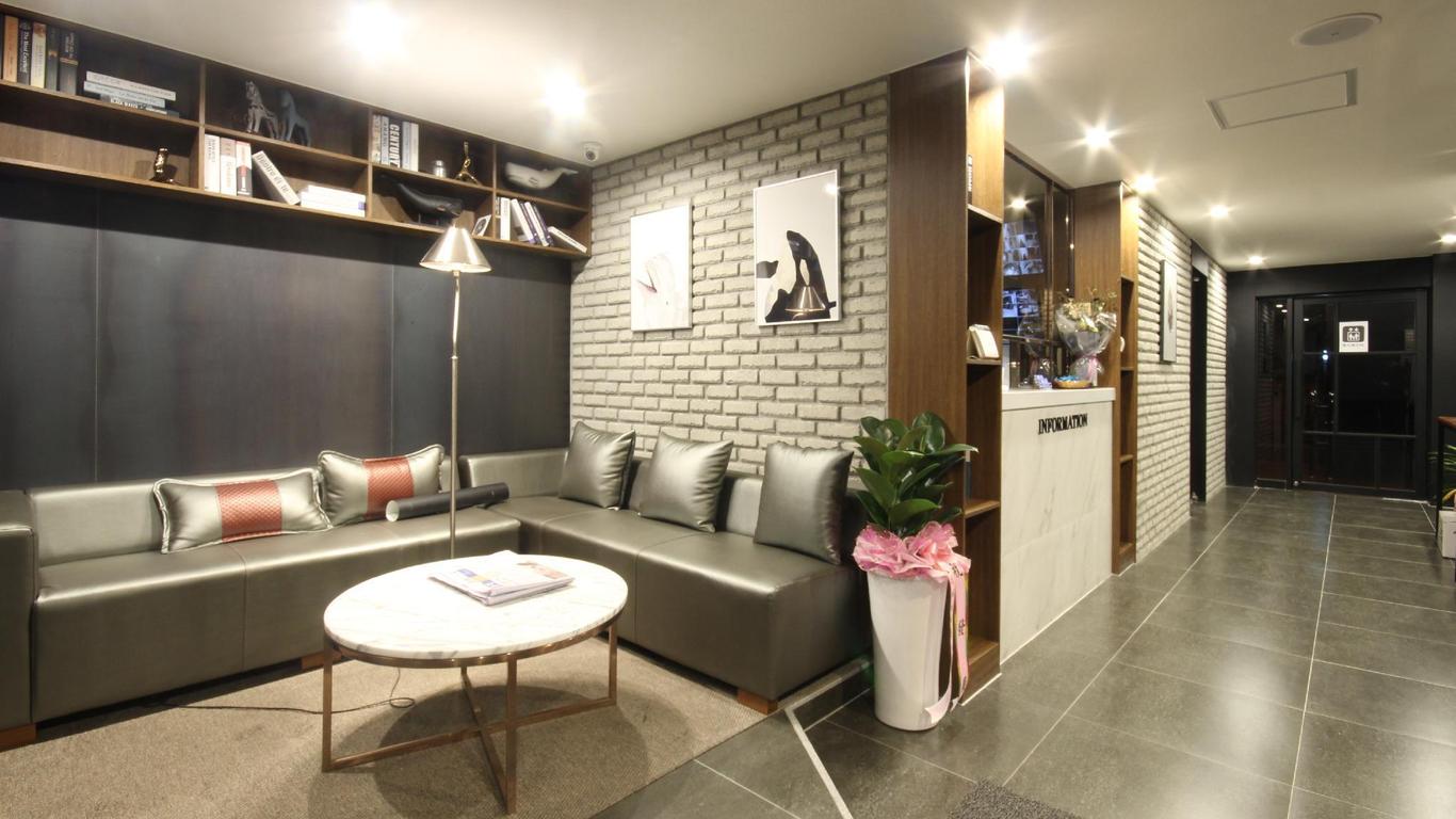 Changwon Myeongseo-dong No. 25 Hotel Convention Branch