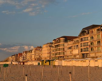 De Haan / Le Coq - Charming apartment facing the beach near Brugges - De Haan - Gebäude