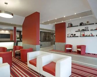 B&B Hotel Trento - Trento - Oleskelutila