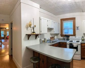 Sunny & spacious pied-à-terre by Union & Proctors! - Schenectady - Küche