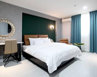 Baba Hotel Gimcheon - Gimcheon - Habitación