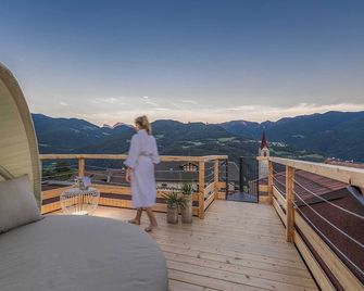 Taubers Unterwirt Aktiv & Vitalhotel - Velturno/Feldthurns - Balcony