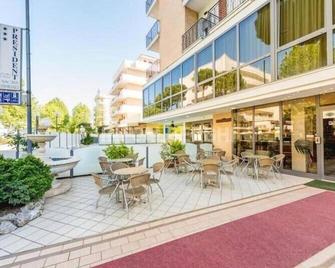 Hotel President - Cesenatico - Patio
