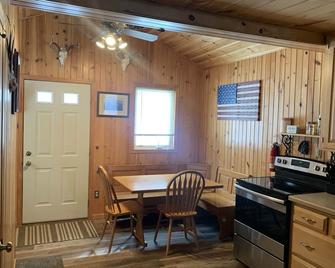 QUIET, Year round Cozy Cabin on a great fishing lake - Long Prairie - Dining room