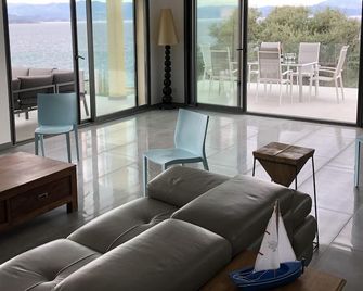 Cargese Villa Near The Port Panoramic View - Cargèse - Living room