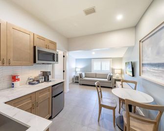 The Palmetto Inn - Spotted Seatrout - King 1 Bdrm Suite - Boca Grande