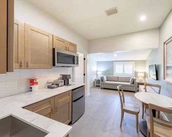 The Palmetto Inn - Spotted Seatrout - King 1 Bdrm Suite - Boca Grande