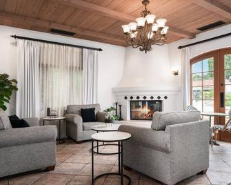 Brisas del Mar, Inn at the Beach - Santa Barbara - Living room