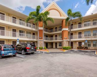 Extended Stay America Suites - Fort Lauderdale - Cypress Creek - Andrews Ave - Oakland Park - Building