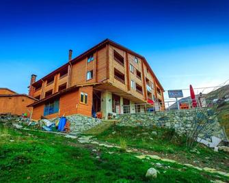 Yedigoller Hotel & Restaurant - Uzungöl - Building