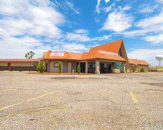 American Best Inn By OYO I-35 Perry Near Lake Mcmurtry - Perry - Building