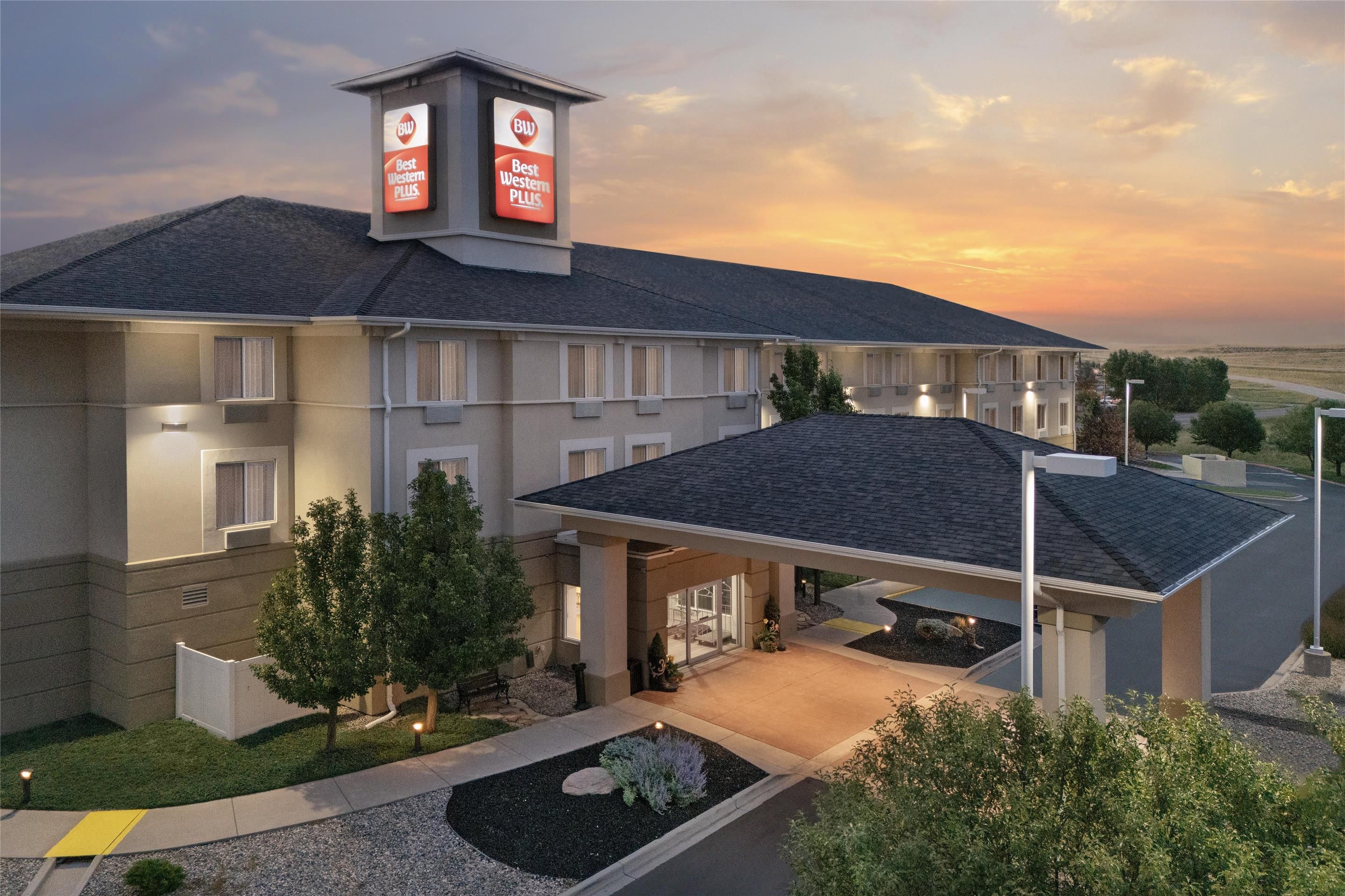 Best Western Plus Frontier Inn - שאיין - בניין