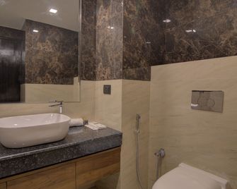 Comfort Inn Karnal - Karnāl - Bathroom
