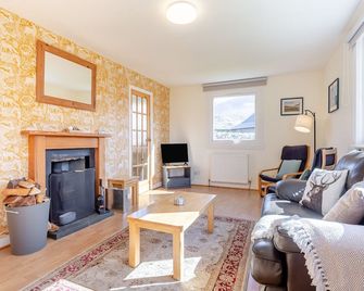 Walled Cottage - Uk49097 - Inchnadamph - Living room