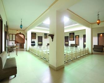 Oyo 7880 Hotel Navrang - Kota - Habitación
