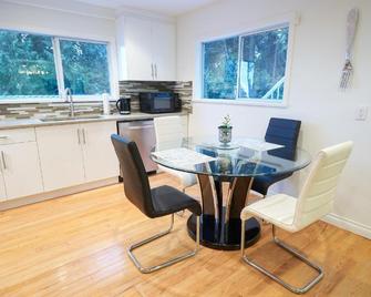 Beautiful Modern Suite - North Vancouver