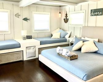 \'Tiny House2\' Cottage downtown Mt. Dora Location! Location! Location! - Mount Dora - Bedroom