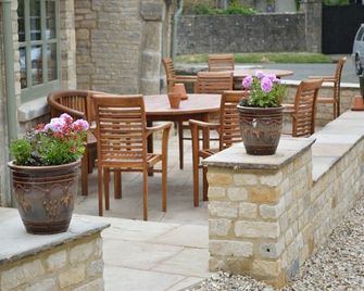 The Plough Inn - Cheltenham - Patio