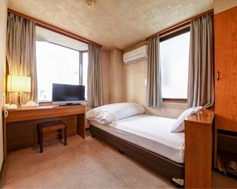 Green Business Hotel - Fukuyama - Schlafzimmer