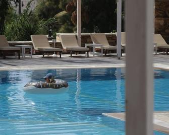 Armadoros Hotel / Ios Backpackers - Ios - Piscina