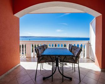 Apartments Amari - Starigrad - Balcón