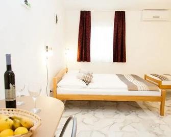 Rooms Garden Zagreb Airport - Velika Gorica - Habitación