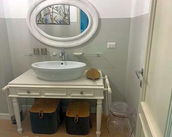 Tra gli Alberi e il Mare - Sirolo - Bathroom