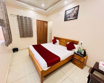 Hotel Hare Krishna Dham Near Prem Mandir Vrindavan Prime Location Parking Fully Ac Lift - Vrindavan - Спальня