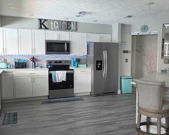 Poolside Paradise - Port St. Lucie - Kitchen