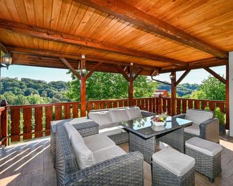 Beautiful Home In Bedenica With Wifi - Hrašćina - Balcón