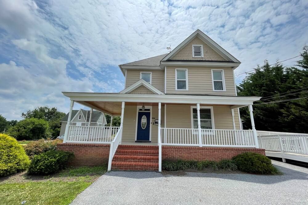 Well appointed home in the heart of historic Reisterstown. 22 miles N/W of Balt