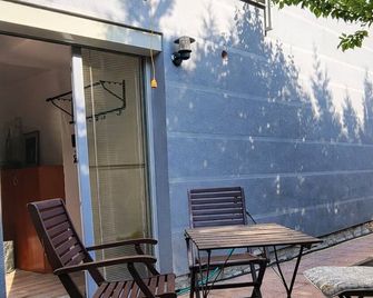 Kindstay Suites Prague Airport Apartments - Tuchoměřice - Patio