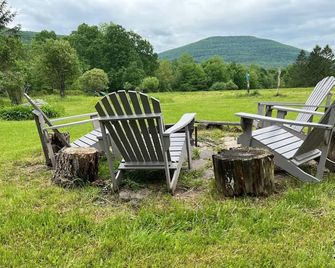 Cheerful 3-bedroom cabin with mountain view - East Jewett - Patio