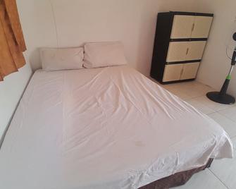 Hotel O Wisma Bintang Jepara - Jepara - Ložnice