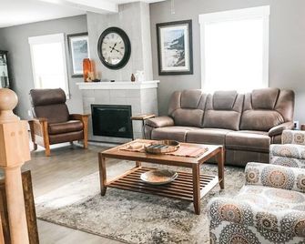 Clean, Spacious, Close To Acadia National Park - Ellsworth - Soggiorno