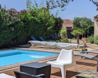 Catalan villa with pool and outbuilding between sea and mountain - Thuir - Pool