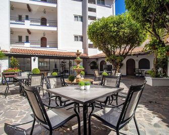 هوتل سويتس مار إلينا - بورتو فولارتا - شرفة مرصوفة