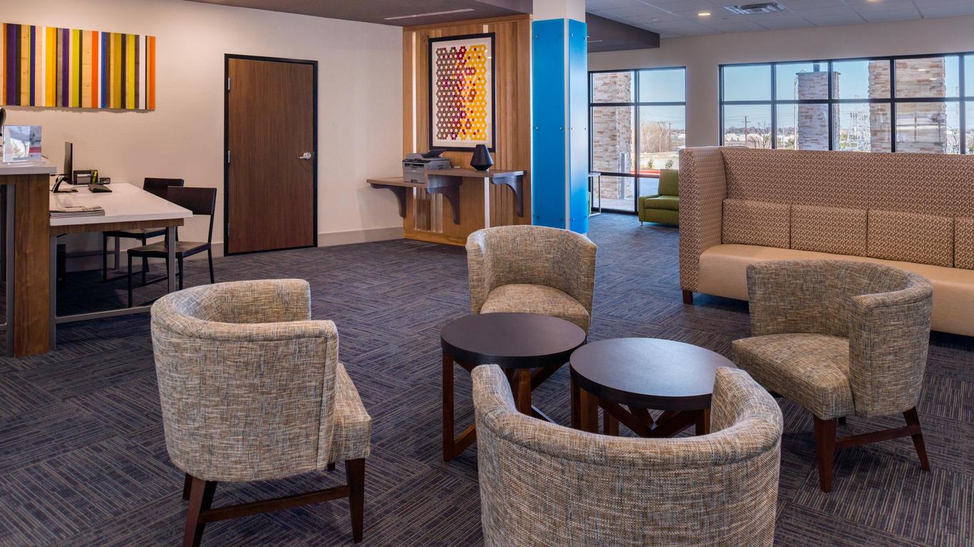 Holiday Inn Express & Suites Fort Worth West