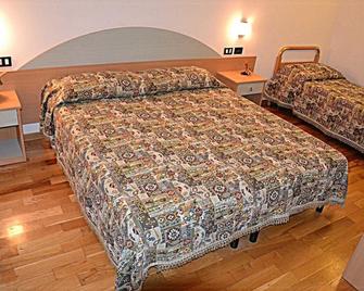 Albergo Due Monti - Ateleta - Bedroom