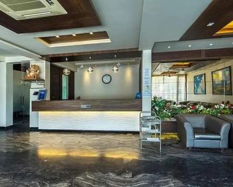 Grand 3D - Bhuj - Recepción