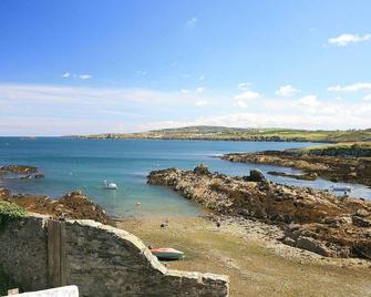 Luxurious Seafront Cottage - Amlwch - Dining room