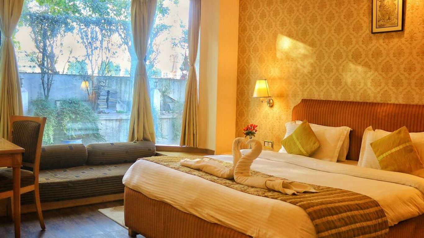 Dee Marks Airport Hotel & Resorts